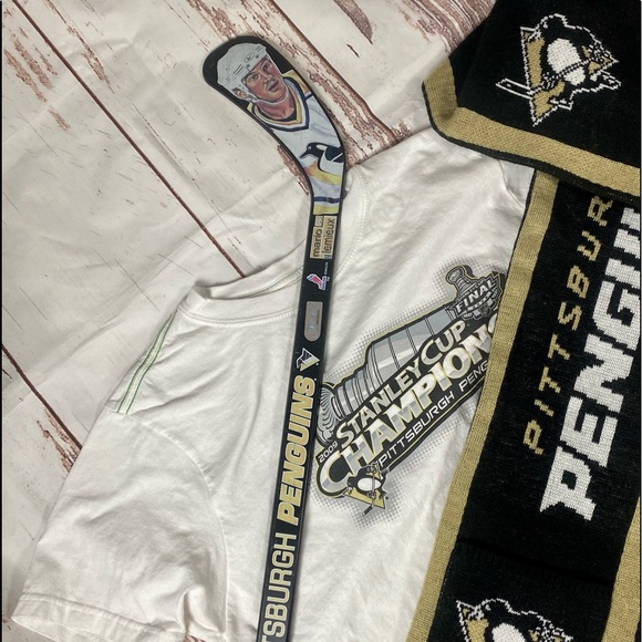 Bundle of Pittsburgh Penguins Gear - Picture 2 of 7